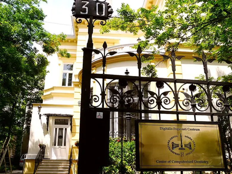 Heroes' Square Dental Center of Computerised Dentistry - Budapest