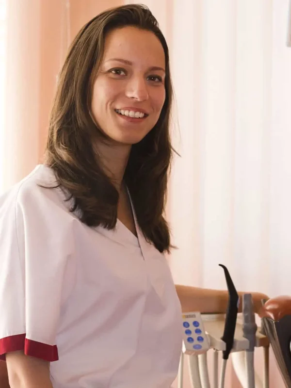 Budai_Anita-hs-dental-hosok-tere-fogaszat-digitalis-fogaszati-centrum-fogorvosi-rendelo-budapest-dental-munkatarsak